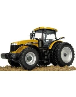 Universal Hobbies Challenger MT675C - US Version (6 Wheels) 1:32